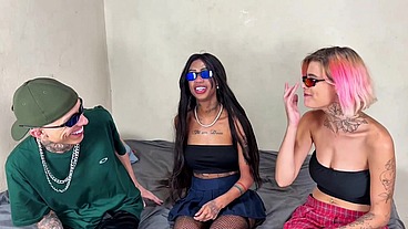 casais fodendo no pelo rolou anal e dp até o marido chupou o pau do outro