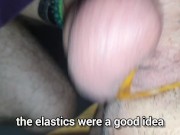 Pessoal, eu pus uns elasticos na piça e fodi a puta! Parecia que a minha piça ia explodir!