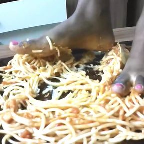 Italian slave get his food: spaghetti and lasagne of black ebony feet!