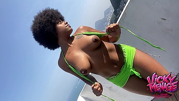 Gostosa fazendo Streptease na laje do Rio de Janeiro