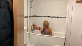 Fin dom, in the bath!