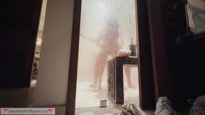 I SPY clapping MILF cheeks & eating MILF pussy