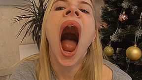 HER BIG MOUTH AND DEEP THROAT IS MADDENING!MP4