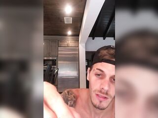 Showing a fan how this man used a screwing-rubber and gave him a big cumshot