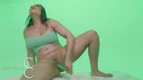 420 Bubbles Fucks Herself With Greened Out Dildo! - Carmela Clutch