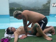 COLOMBIANA CACHONDA RECIBE UN MASAJE EROTICO EN LA PISCINA - KATTY BLAKE II