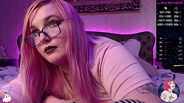 Goth slut yukionna fucks on stream