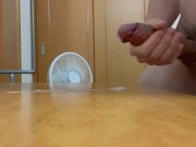 勢いよく射精するオナニー好き日本人男子　無修正　オナニー動画
