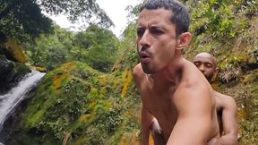 amigos safados fodendo na cachoeira interracial 39 58