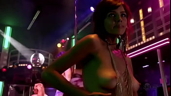 Maria Zyrianova Topless in Dexter - S07E11