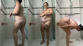 je me baise en levrette sous la douche avec mon god ventouse premiere partie...