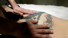 91 en este video completo les muestro la hermosa verga de uno de mis hijastros y el placer que me da cuando descarga toda su leche en mi culo y toda su furia en mi espalda, capitu