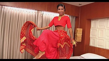 Indian Trans Hot Looks Masturbation
