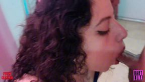 empieza a hacer calor y babyluna939 se prueba su bikini y yo le cojo la boca y le hago un creampie