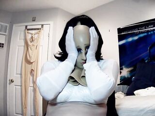 Elfie & Poppy Pt3! Unmasking from comics Elfie mask to become a vampire female doll Poppy!