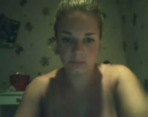 Kinky auburn hottie enjoys fingerfucking her own cunt on webcam