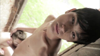 Fellatio, koppel, onbeschermde seks – magere homoseksuele sletten, anaal gepenetreerd met grote piemel zonder condoom