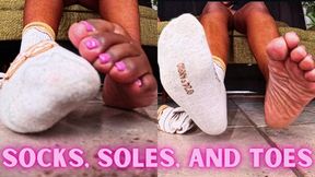Kawaii Socks and Soles Tease ft Queen Ava - A socks fetish scene featuring: ankle socks, ebony feet, wrinkled soles, pedicured toes, pov foot worship, and close ups - 720 MP4