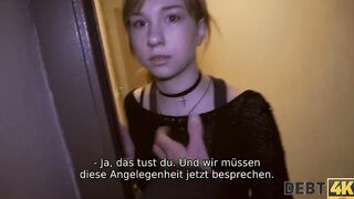 DEBT4k Mï¿½dchen mag teure Gerï¿½te, die sie durch Kopulation abarbeitet