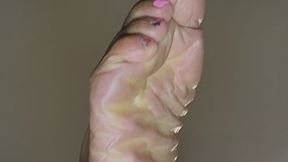 Giantess Dry soles