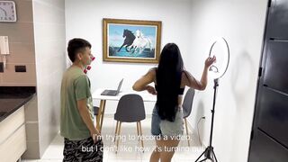Mi timida hermanastra quiere ser influencer y termino cogiéndola rico.
