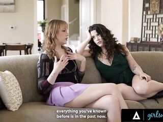 Warm Welcome & Steamy Lesbo Vagina Play
