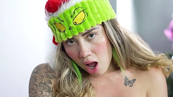 HARDCORE SEX WITH THE GRINCH ON THE HORNIEST CHRISTMAS - SARA BLONDE