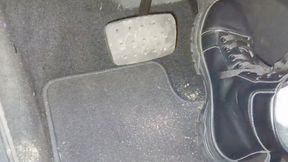 Evalynn in black boots 4