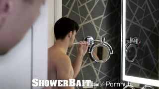 ShowerBait Str8 Brenner Bolton douche screws Scott Demarco