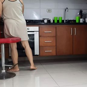 I masturbate in the kitchen in front of my stepmother. suck my dick