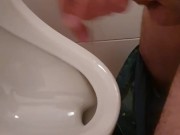 masturbate in the bathroom, masturbando no wc.