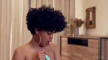 Round ass ebony babe Selva Lapiedra masturbates and cums