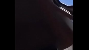 Cogiendome a la Vecina en los asientos de atras