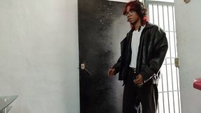 Man tasting a delicious meal and chewing everything within reach (6)