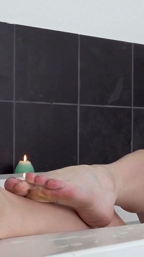 GROOBY ARCHIVES - Asia Belle Solo Bathtub Masturbation   Clip 2