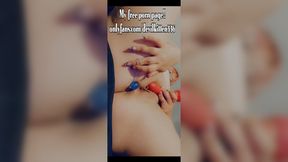 Teen slut plugs herself and juices!
