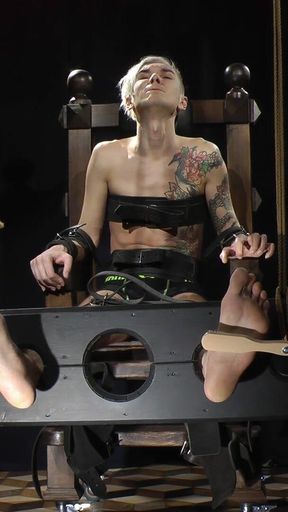 Nicky Tickling Block Throne