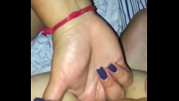 Gorda que se calienta y me mete los dedos hasta que acabo y me trago mi lechita