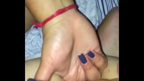 Gorda que se calienta y me mete los dedos hasta que acabo y me trago mi lechita