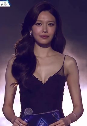 K-pop idol with small cleavage showcases her tight bodysuit