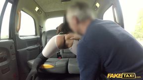 Sex Taxi British Indian Asian with a perfect booty fucked in taxi