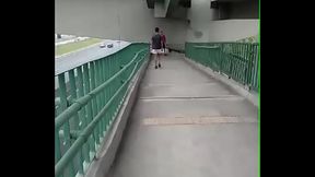 CURIOSO PAGAU PARA VE DOIS MORADORES DE RUA FAZENDO SEXO NA RODOVIA.