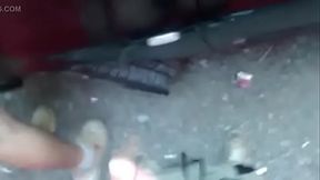 Dando para o cara do caminh&atilde_o