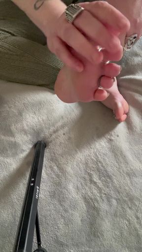 8 Minutes of Pure Happiness in Front of My Beautiful Feet