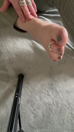 8 Minutes of Pure Happiness in Front of My Beautiful Feet