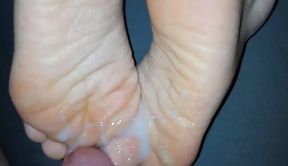 Sleepy feet gets glazed with cumshot