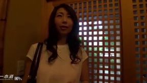 Discover Ayumi Shinoda - The Hottest Mature AV Star's Sensual Allure!