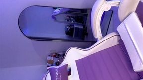 como toda una zorra adicta en la silla mientras se pajea con su dildo rosado ???