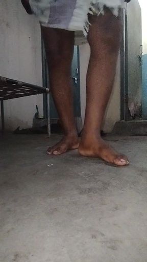 Mujhe chodne ke liye koi v nahi hai