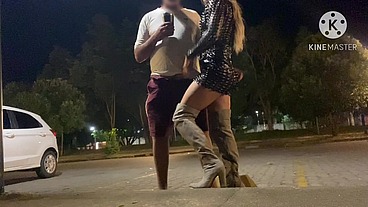CHUPANDO O CASADO NA PRAÇA
